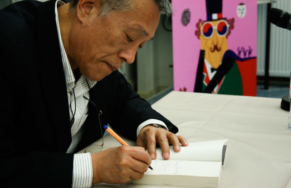 Hwang Sok-yong